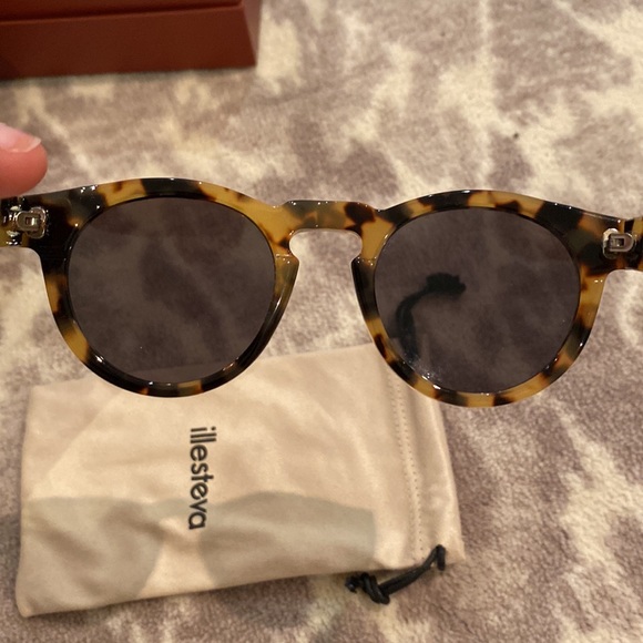 Illesteva Leonard Tortoise Blue Lens Sunglasses - Picture 8 of 13